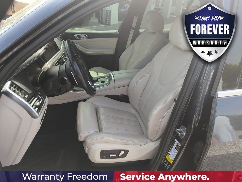 Used 2019 Gray BMW xDrive40i image 13