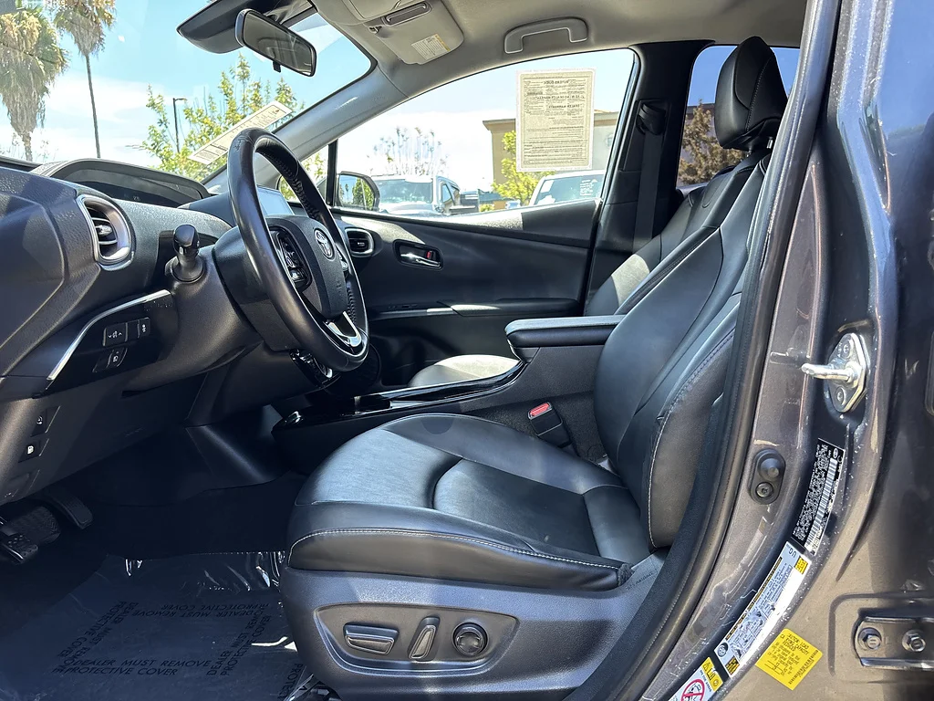 Used 2022 Magnetic Gray Metallic Toyota XLE image 13