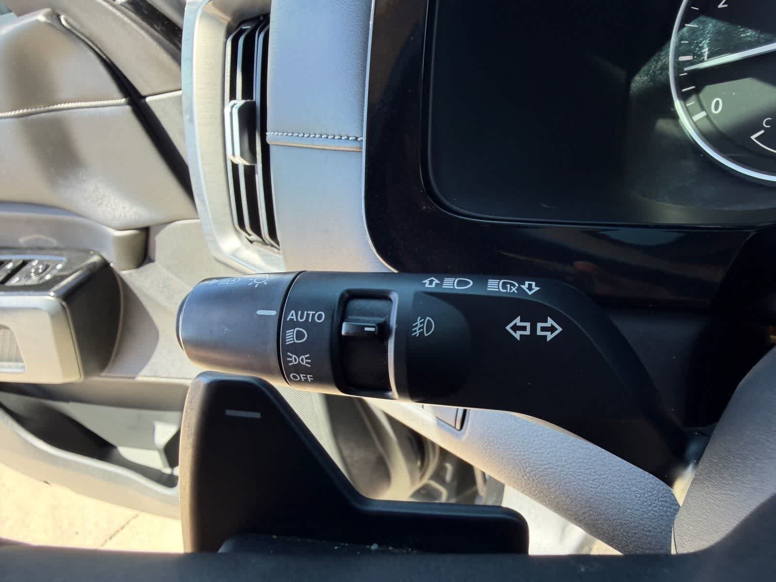 Used 2022 Super Black Nissan SL image 18