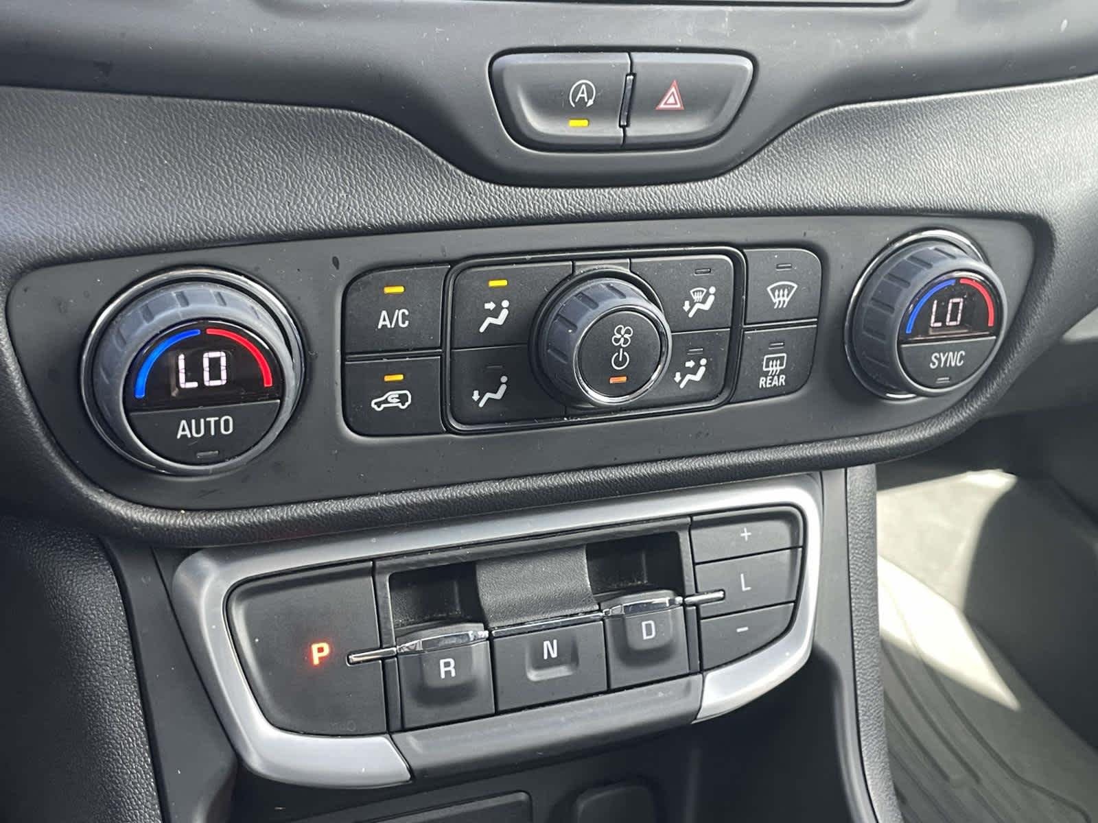 Used 2024 Sterling Metallic GMC SLE image 31