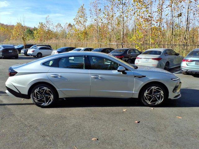 2026 Hyundai Sonata SEL Sport photo 2