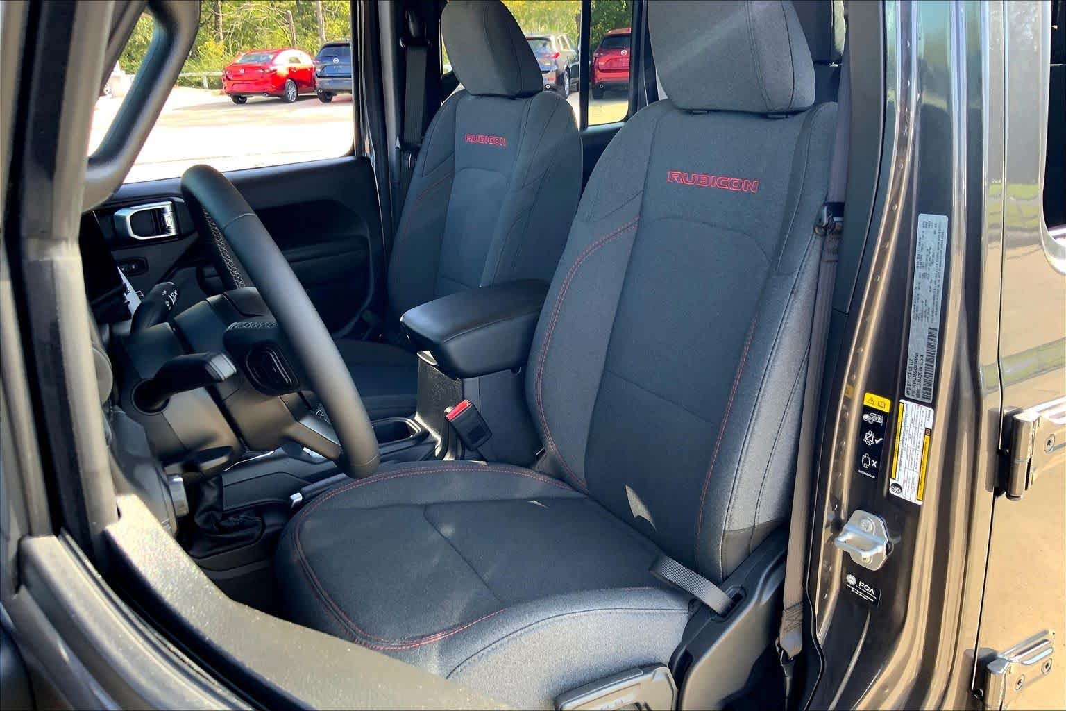 Used 2025 Granite Crystal Metallic Clearcoat Jeep Rubicon image 7