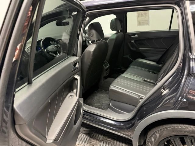 Certified Used 2022 Deep Black Pearl Effect Volkswagen 2.0T SE R-Line Black image 18