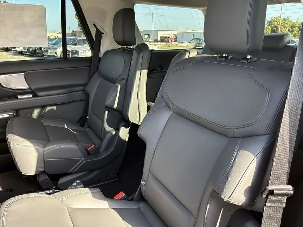 New 2026 Oxford White Ford Active image 18