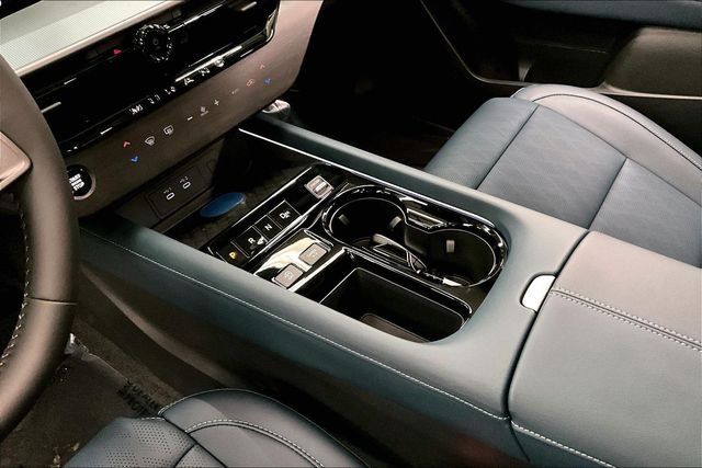 New 2026 Everest White Pearl/Black Nissan Platinum image 9