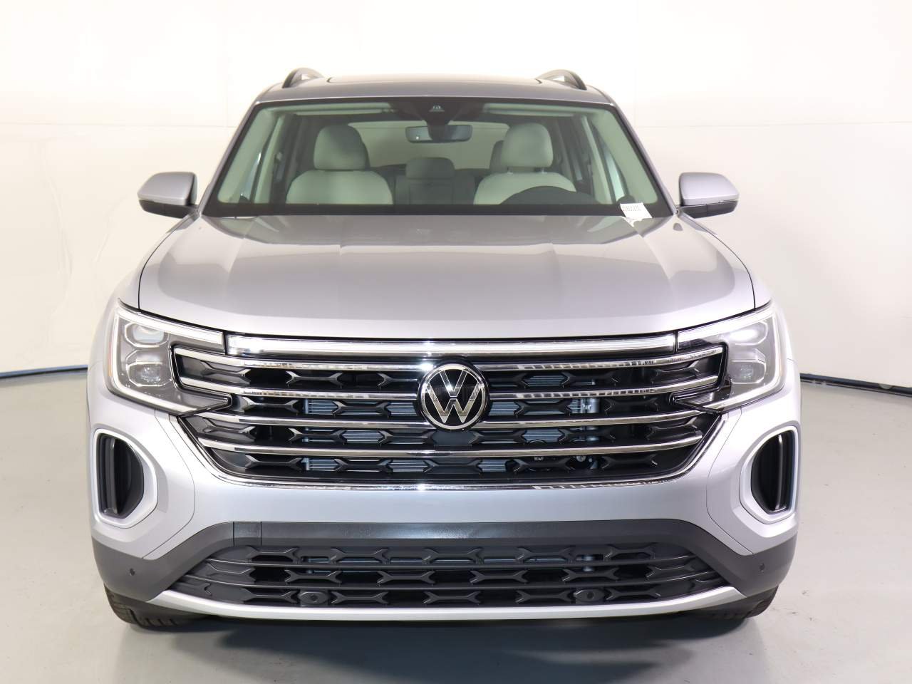 New 2026 SILVER MIST METALLIC Volkswagen SE 4Motion Technology image 4