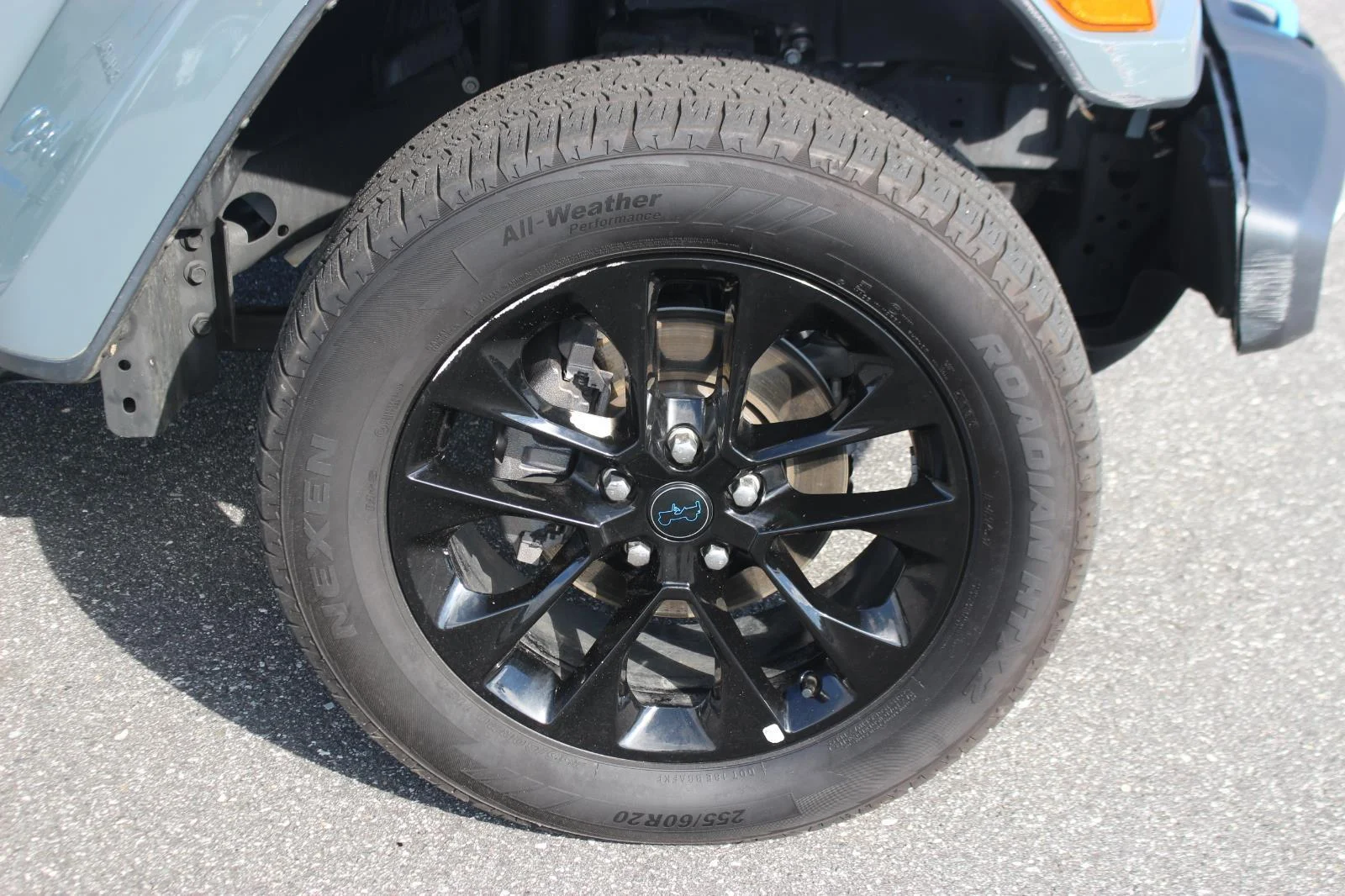 Used 2024 Grey Jeep Sahara image 34