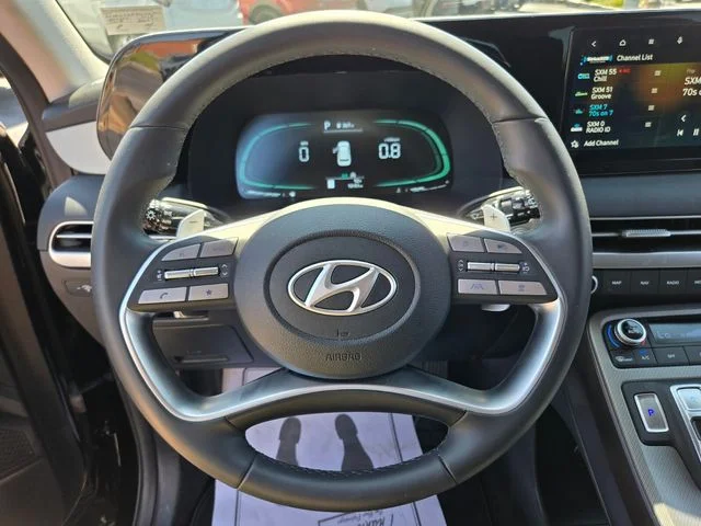 Used 2025 Black Hyundai SEL image 31