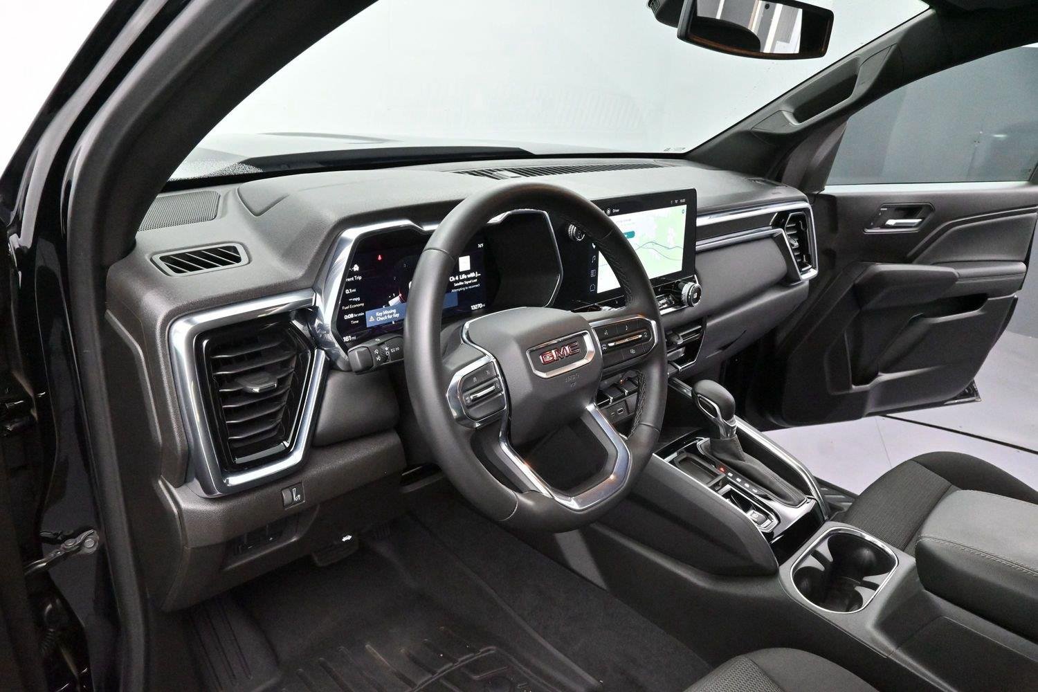 Used 2025 Onyx Black GMC Elevation image 13