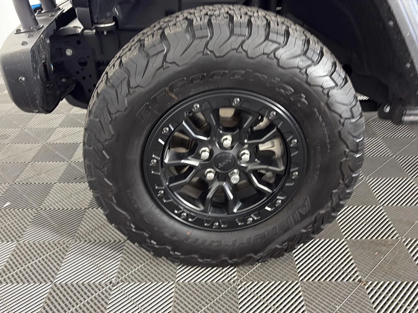 Used 2023 Granite Crystal Metallic Clearcoat Jeep Rubicon 20th Anniversary image 19