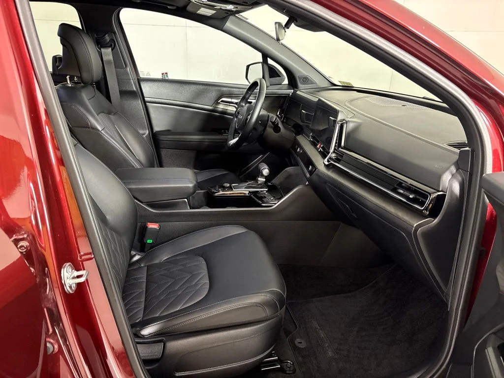 Used 2025 Red Kia X-Line image 16