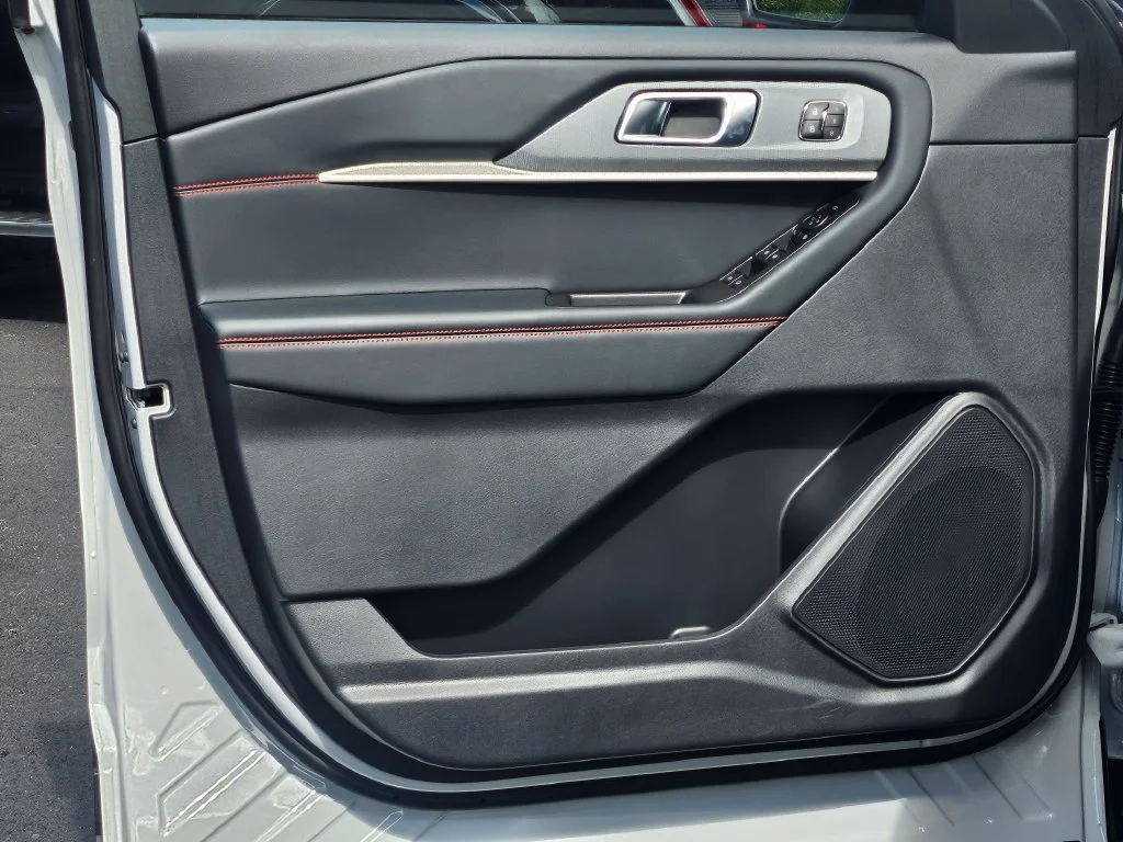 New 2027 Avalanche Gray Ford ST-Line image 34
