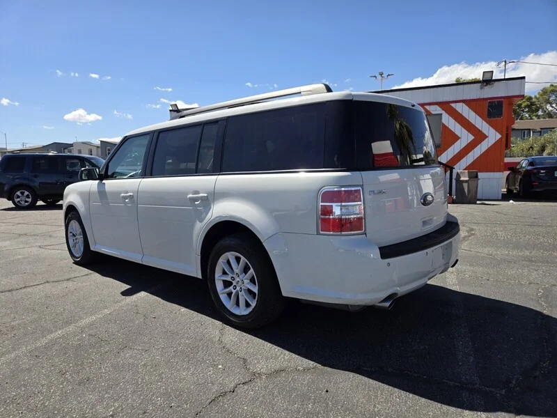 Used 2014 WHITE SUEDE Ford SE image 3