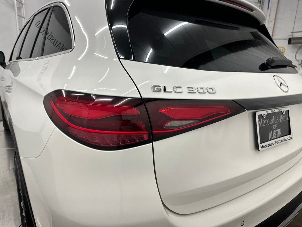 New 2027 Polar White Mercedes-Benz GLC 300 image 11