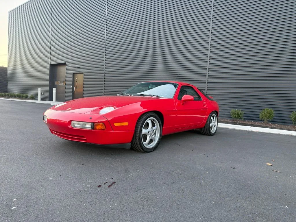 1994 Porsche 928's photo