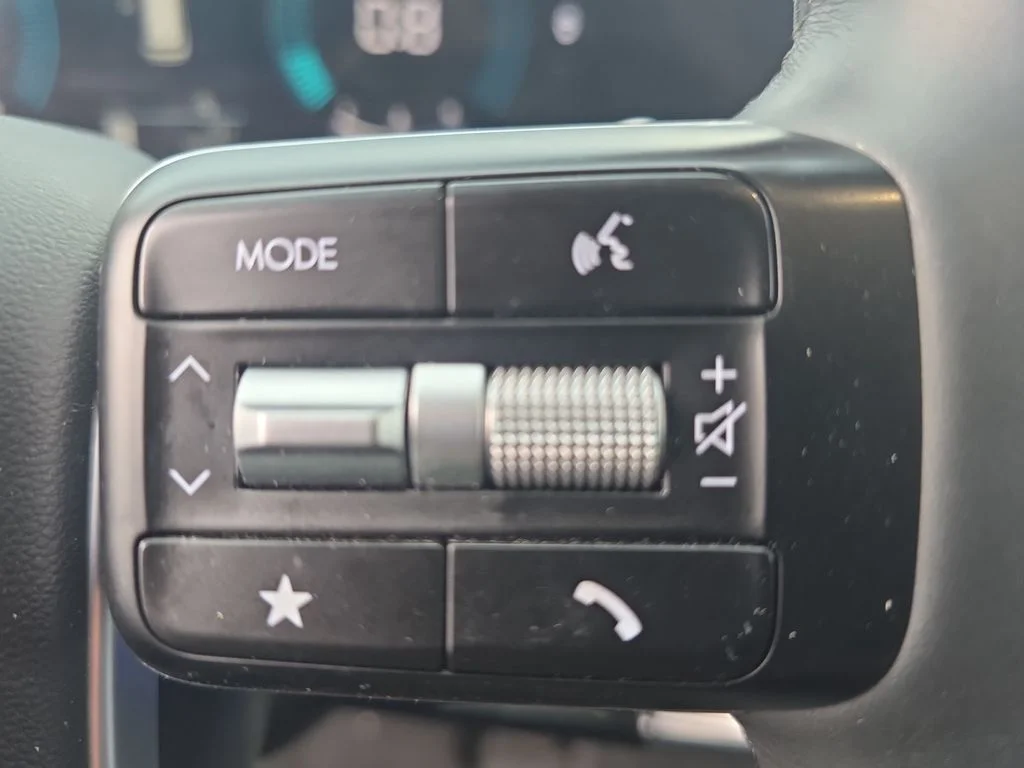 Used 2025 Gray Hyundai SE image 19