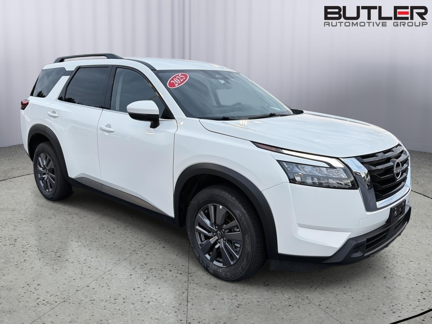 2025 Nissan Pathfinder SV - Photo 8
