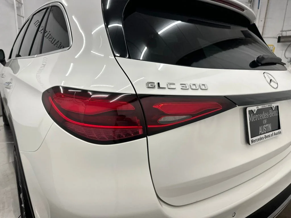 New 2027 White Mercedes-Benz GLC 300 image 11