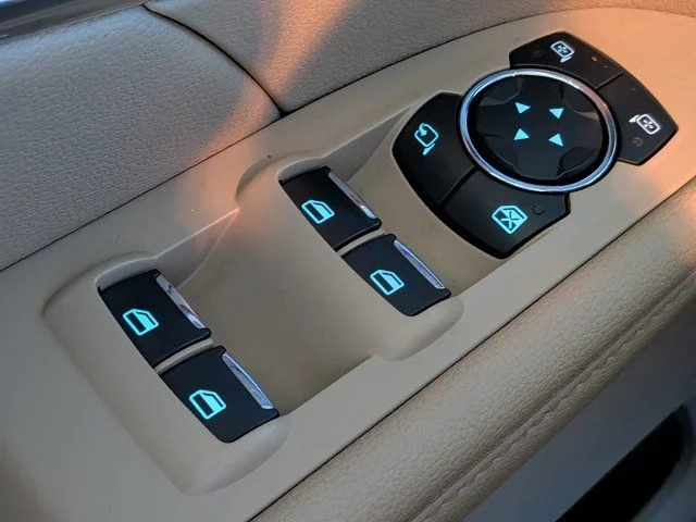 Used 2017  Ford Limited image 23