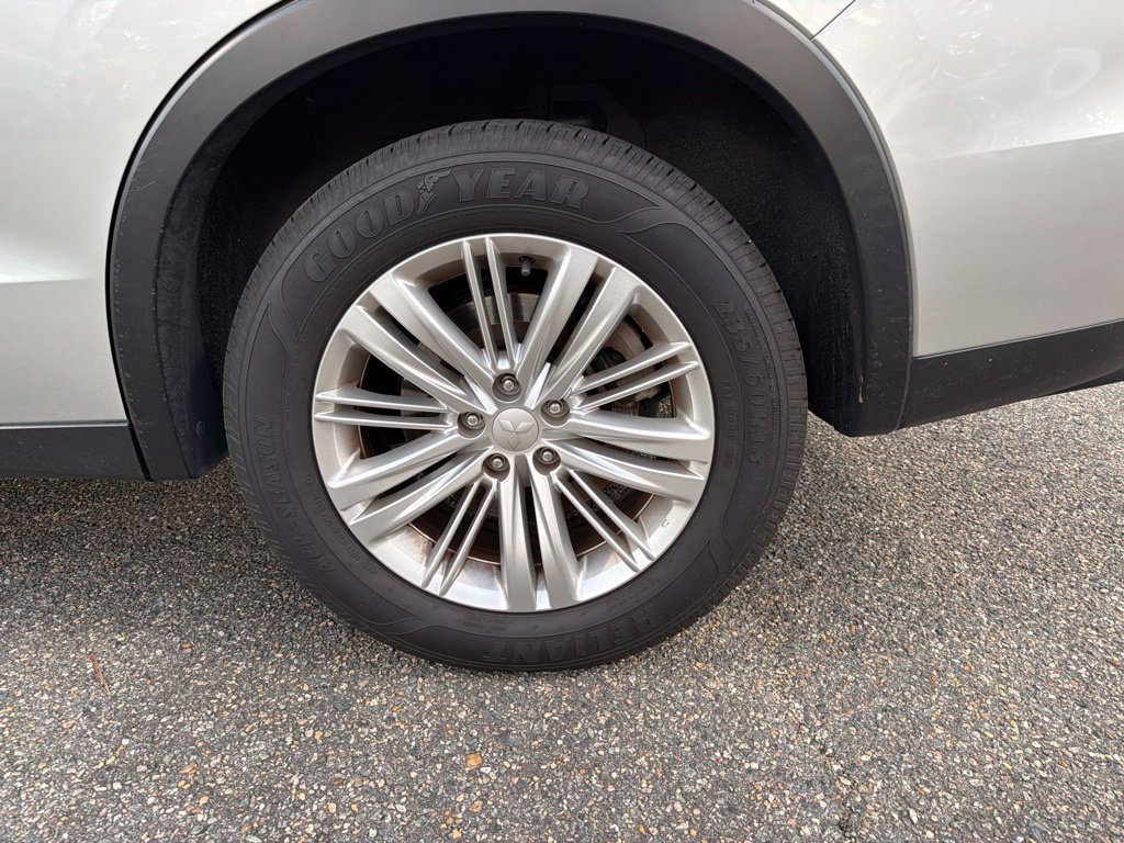 Used 2022 Silver Mitsubishi ES image 23