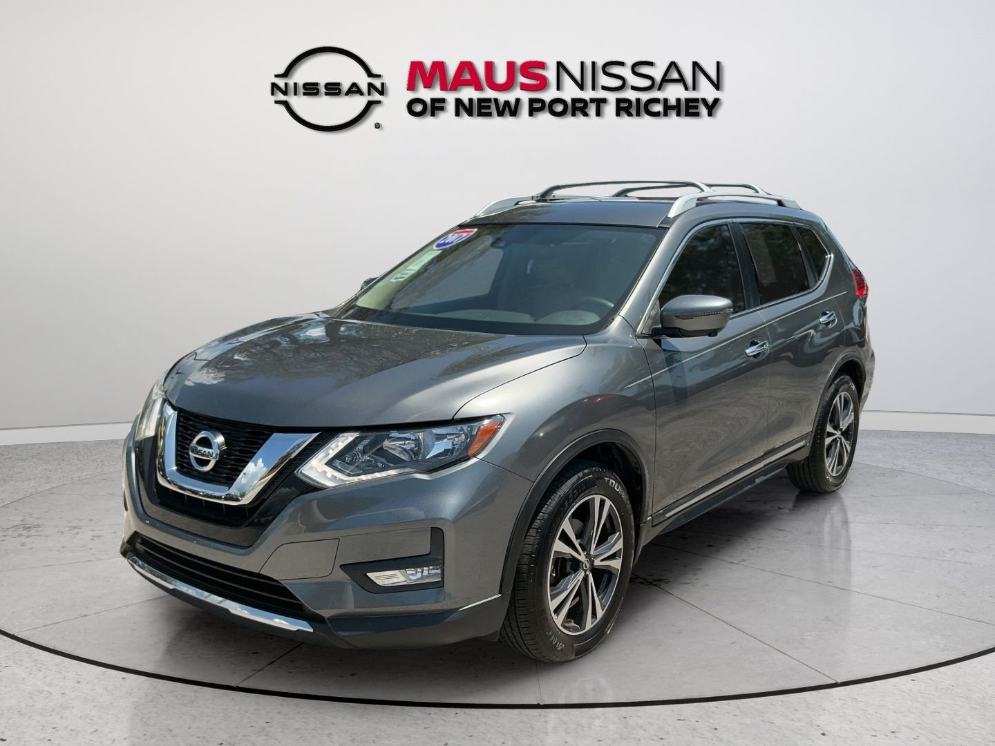 Used 2017 Gray Nissan SL image 4