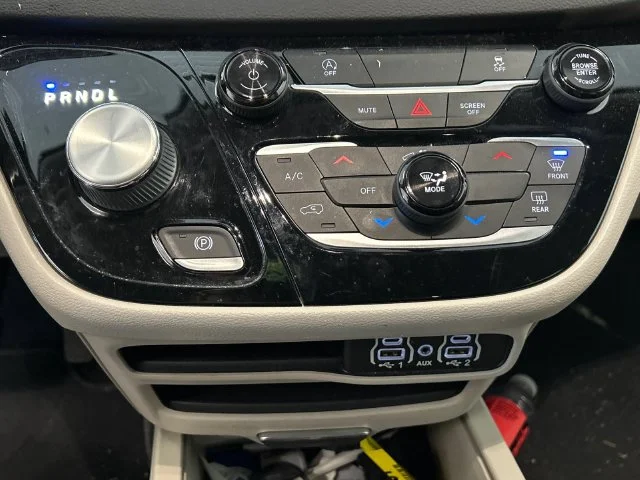Used 2022 Black Chrysler LX image 9