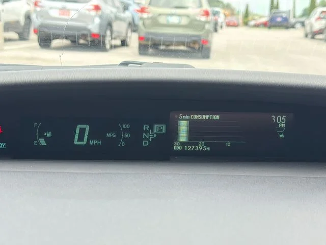 Used 2013 Silver Toyota Three image 11