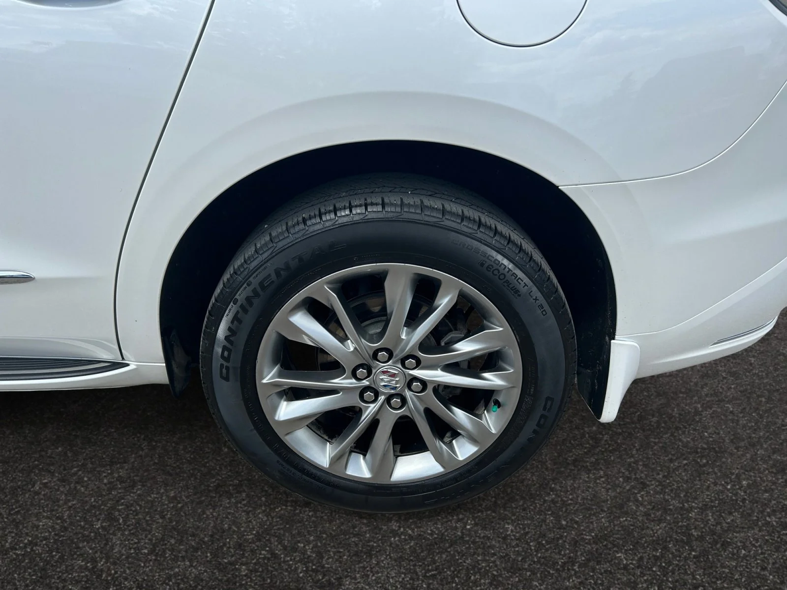 Used 2023 White Buick Avenir AWD image 9