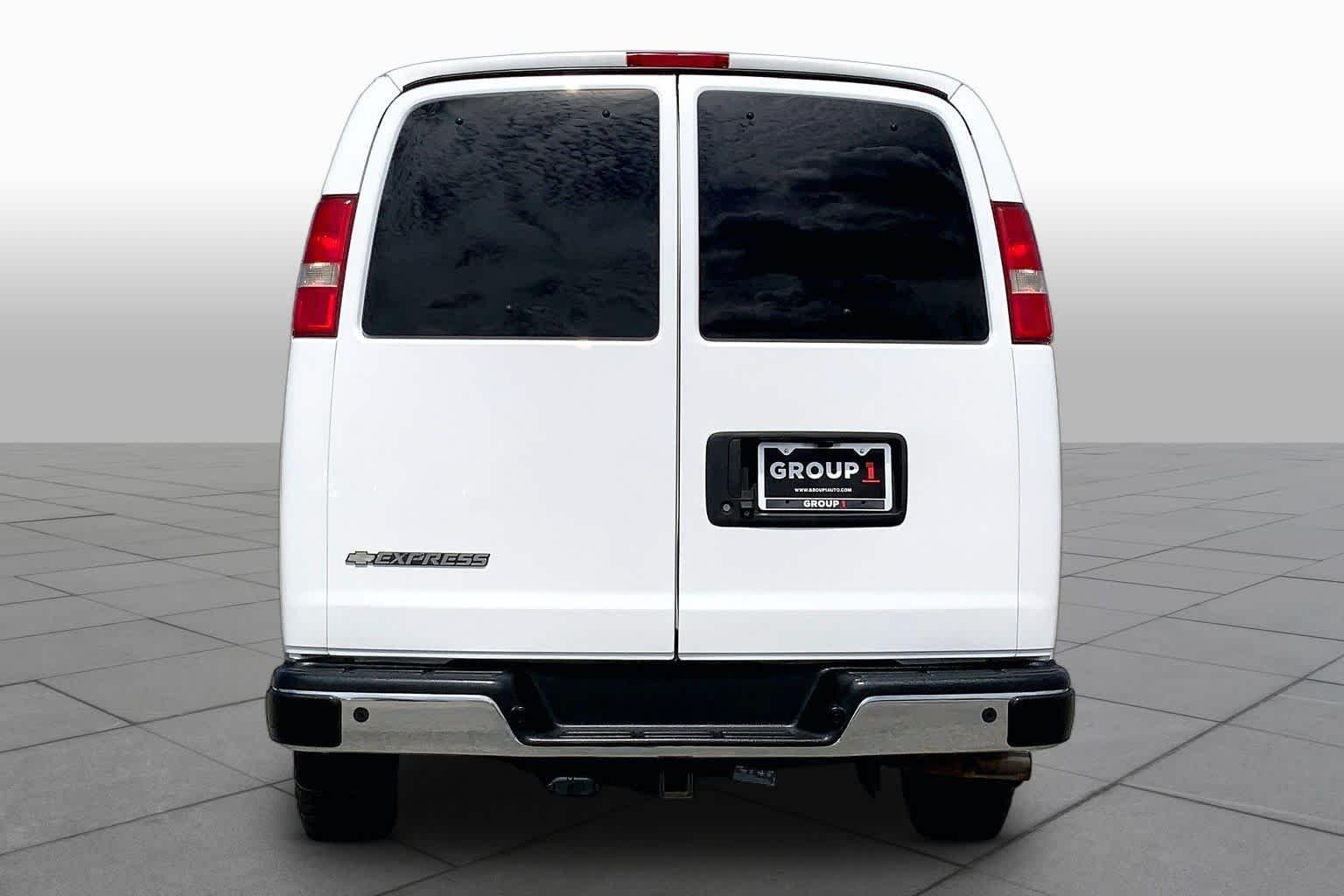 Pre-Owned 2018 Chevrolet Express Passenger LT