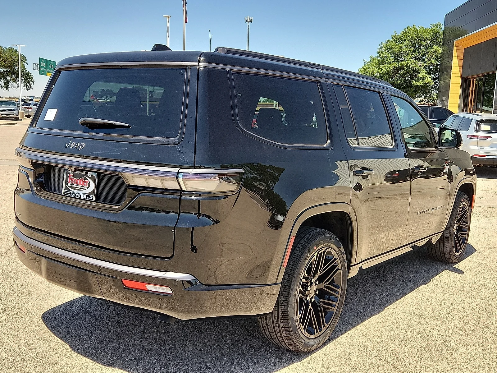New 2026 High Gloss Black  Paint Jeep LIMITED RESERVE 4X4 image 4