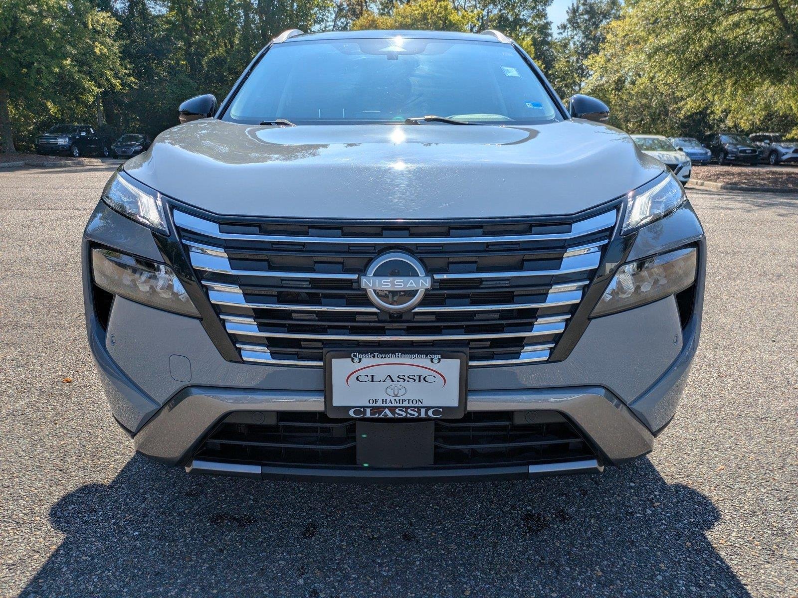 Used 2024 Boulder Gray Pearl/Super Black Nissan SL image 8