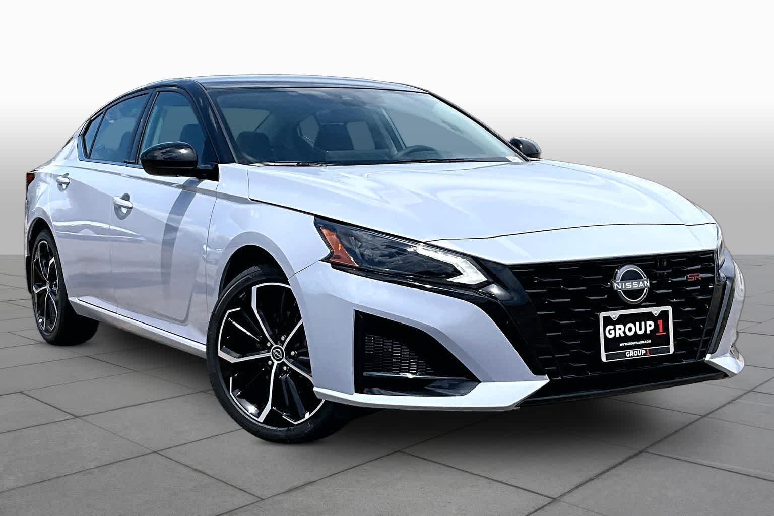 New 2026 Gray Sky Pearl / Super Black Two-tone Nissan SR image 2