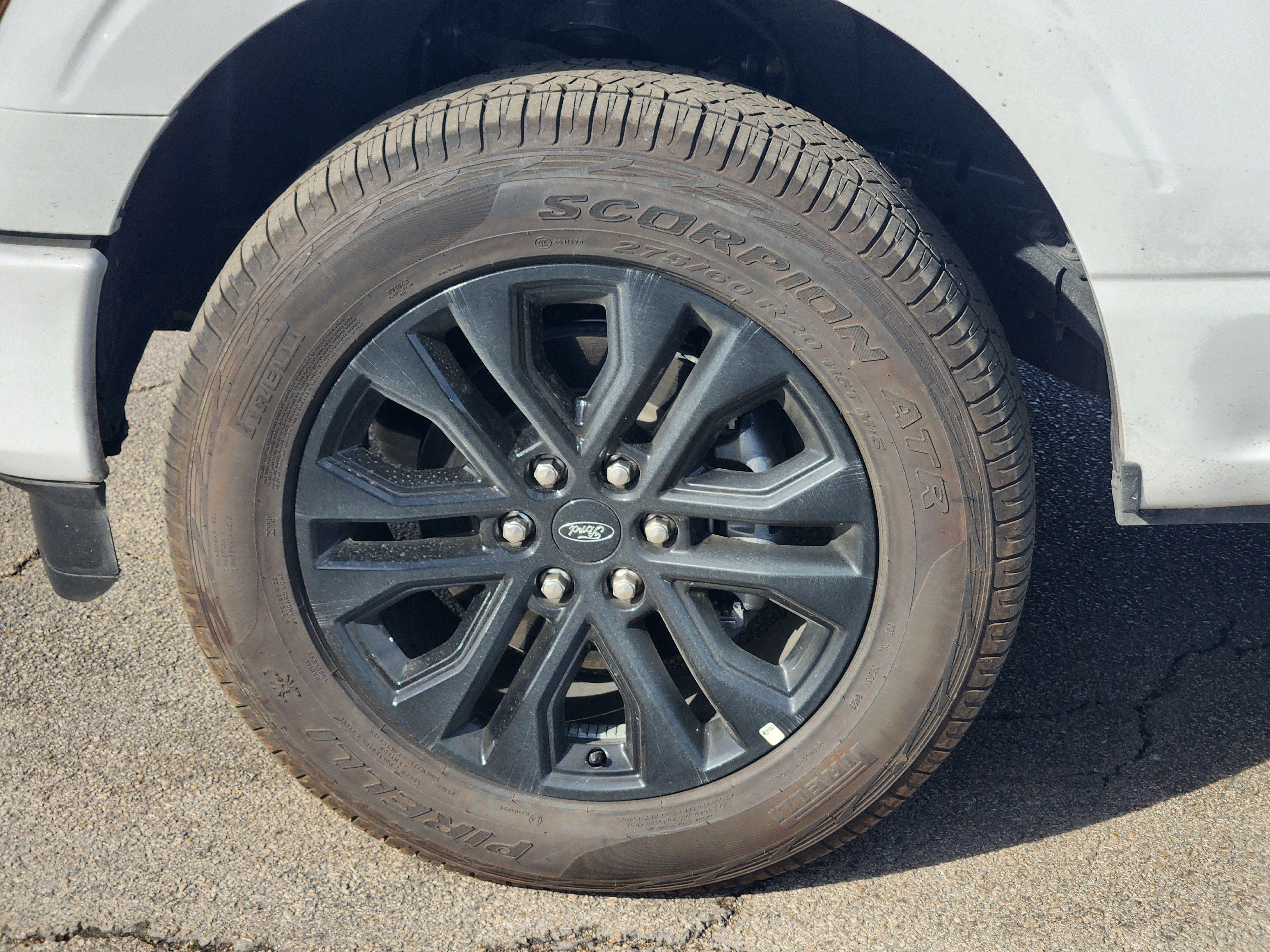 New 2025 Oxford White Ford XLT image 7