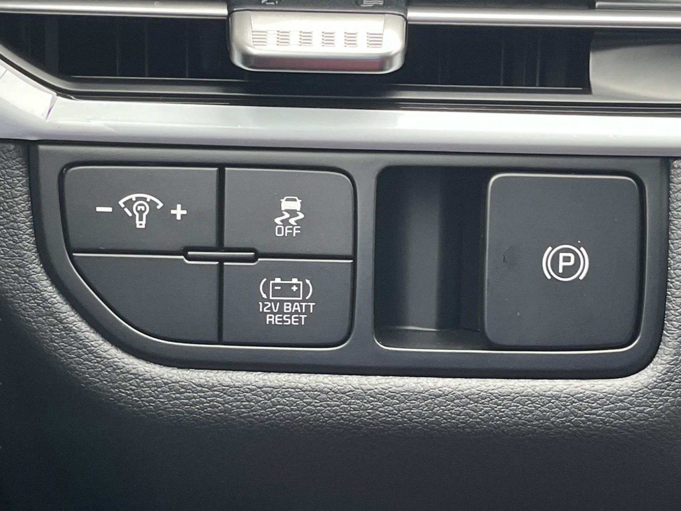 New 2026 Fusion Black Kia S image 25