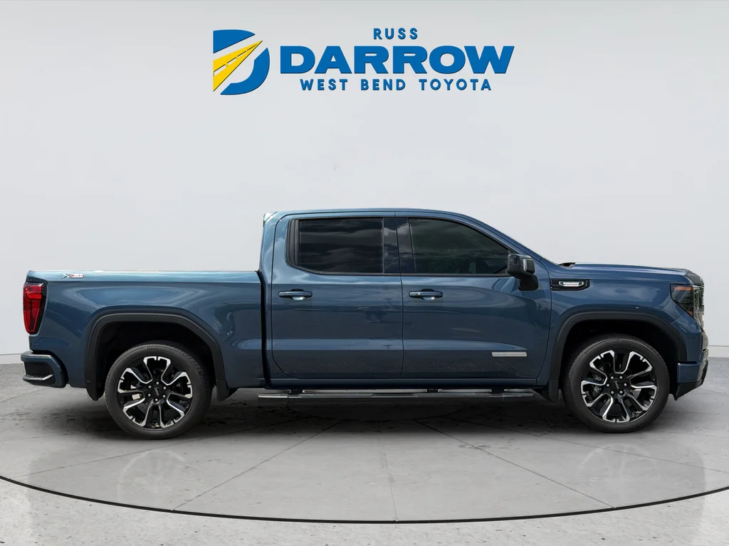 Used 2024 Blue GMC Elevation image 5