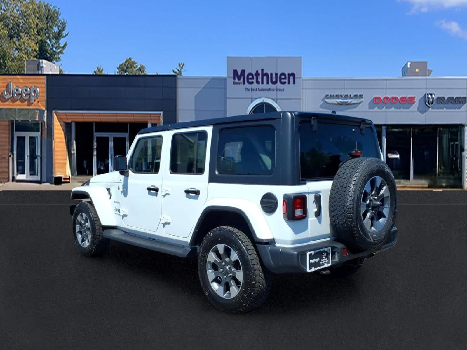 Used 2022 Bright White Clearcoat Jeep Unlimited Sahara image 7