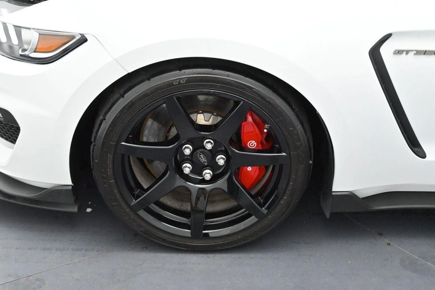 Used 2019 White Ford Shelby GT350 image 40