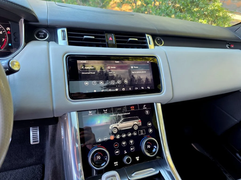 Used 2018 White Land Rover SVR image 18