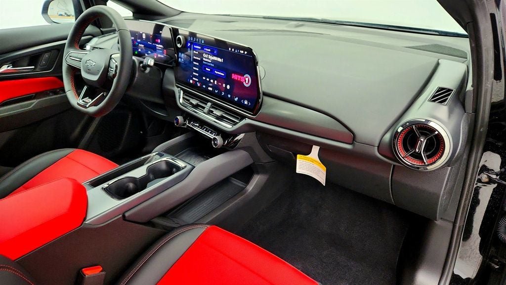 2025 Chevrolet Equinox EV RS - Photo 23
