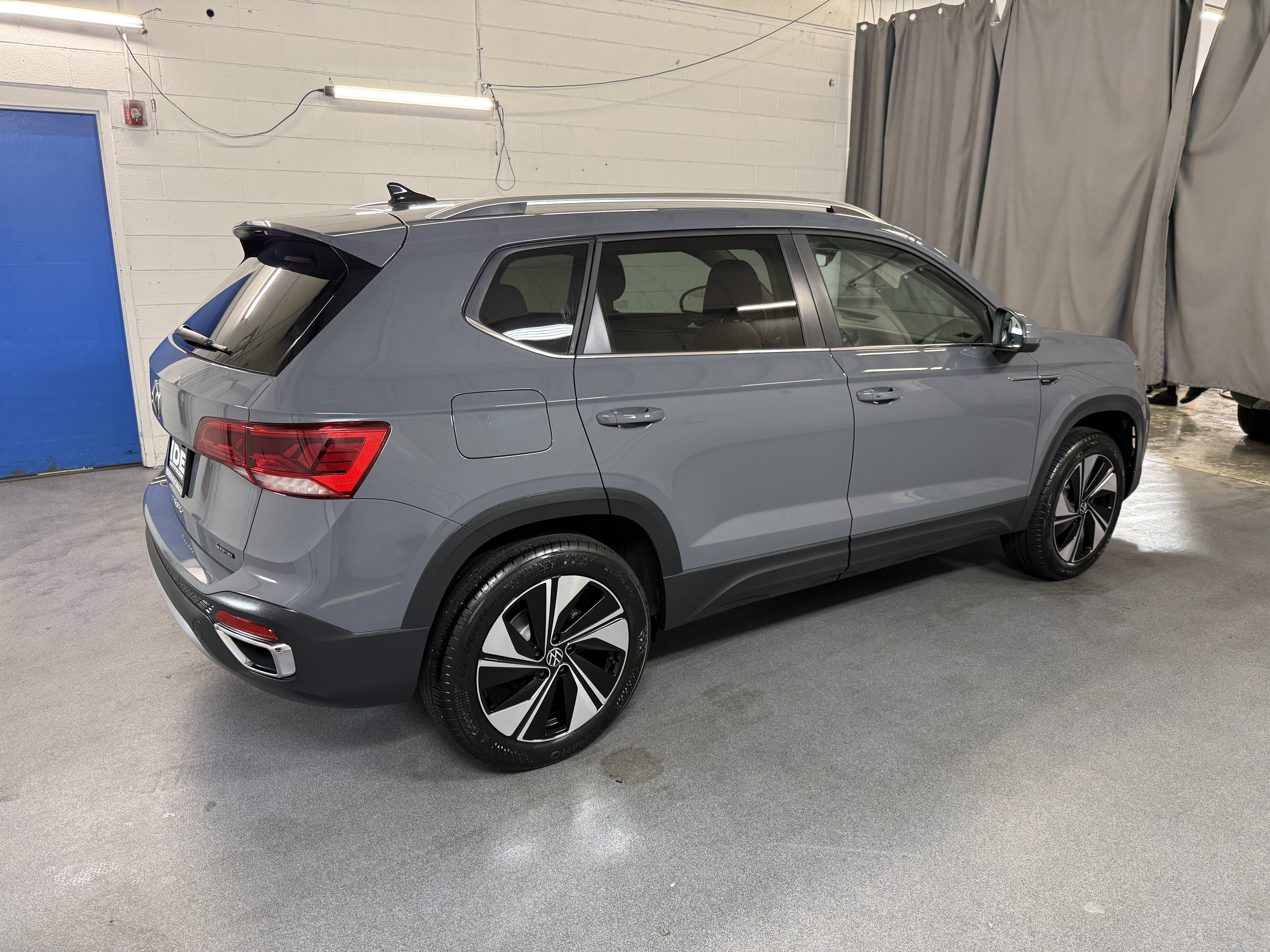 Used 2024 Pure Gray Volkswagen SE image 9