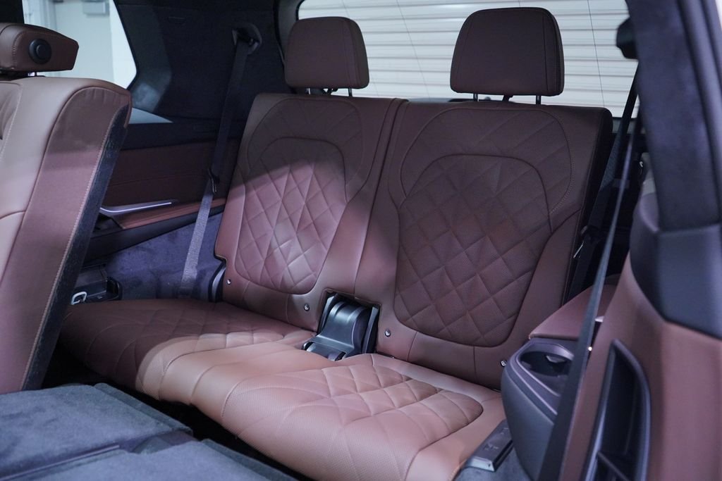 New 2027 White Metallic BMW xDrive40i image 9