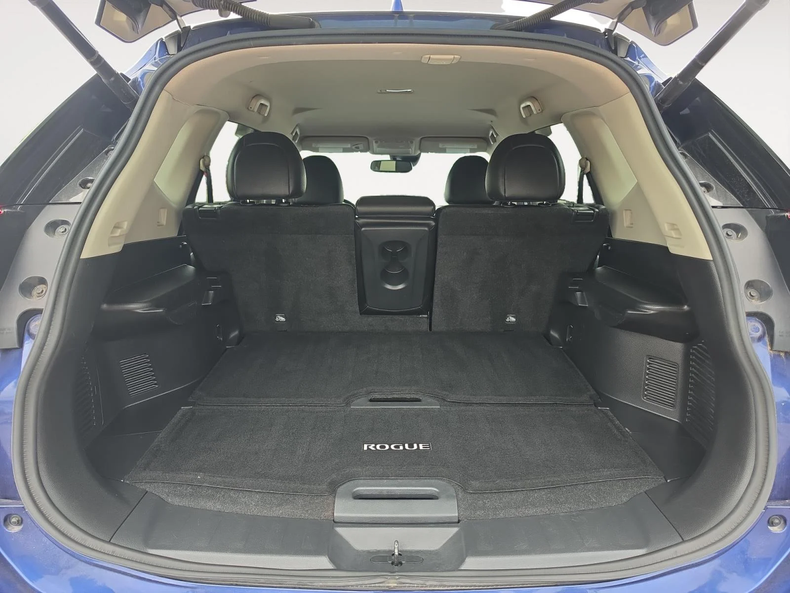 Used 2018 Caspian Blue Nissan SL image 20
