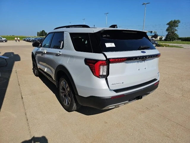 New 2026 Space White Metallic Ford Active image 45