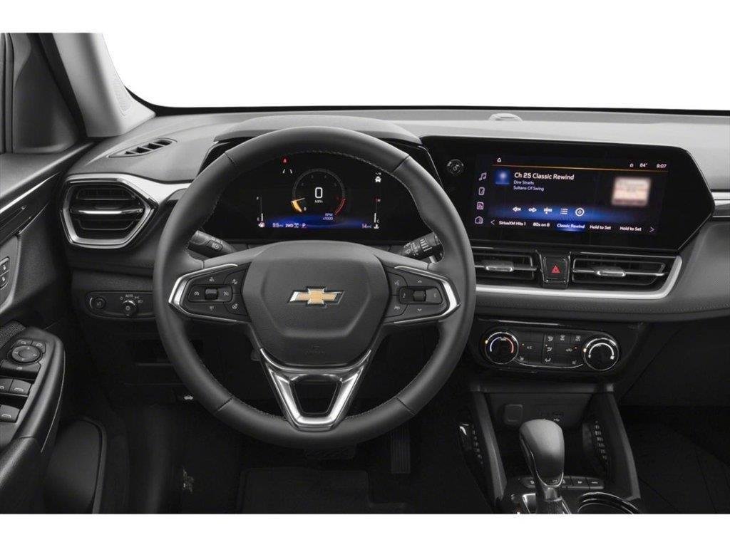 Used 2025 Summit White Chevrolet LT image 2
