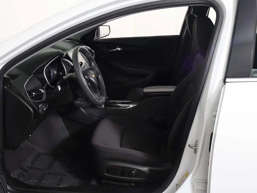 Used 2023 White Chevrolet LT image 22