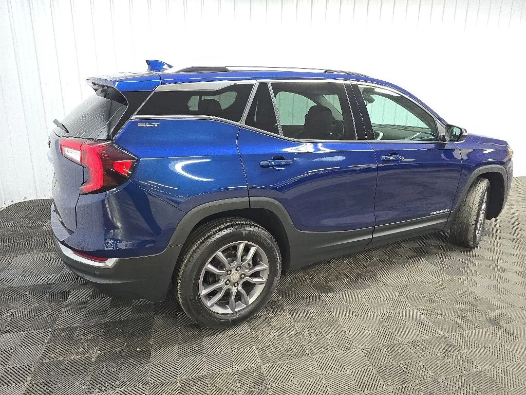 Used 2023 Blue GMC SLT image 3