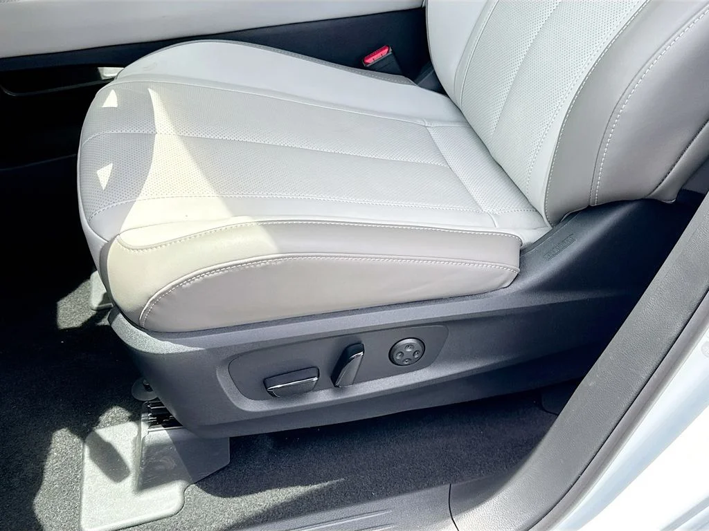 Certified Used 2026 White INFINITI LUXE image 20