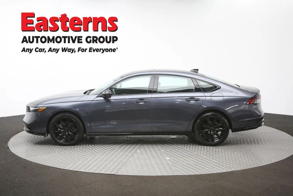Used 2025 Gray Honda SE image 60