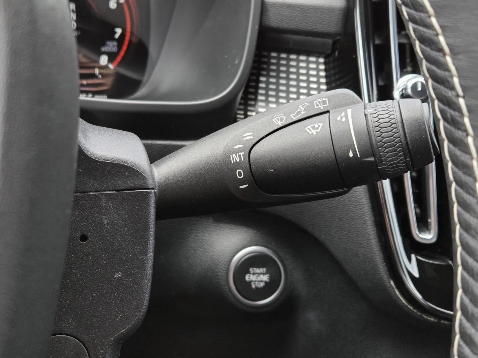 Used 2021 Glacier Silver Metallic Volvo R-Design image 23