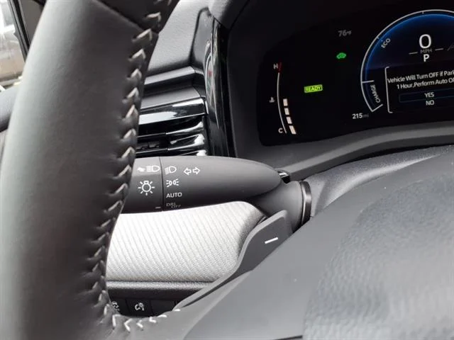 2025 Toyota Camry SE - Photo 25